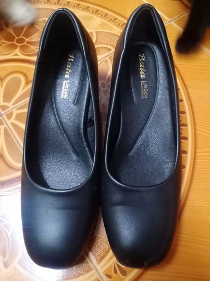 รองเท้าคัทชู