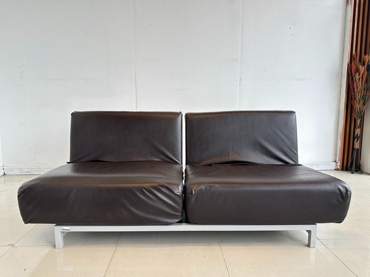 หนัง น้ำตาล โซฟา 2 ที่นั่ง เบาะกางออกเป็นเบด และเลื่อนออกข้างได้ 2 หมุนได้ 360 องศา 