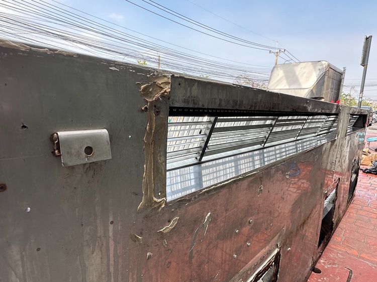 โครงฮูดดูดควันสแตนเลส เกรด 304 ตะแกรงปิด 6 แผ่น ปล่องดูดมี 3 ช่อง ด้านบนติดไฟส่องสว่าง (ขนาดกว้าง 345 CM.) รูปที่ 5