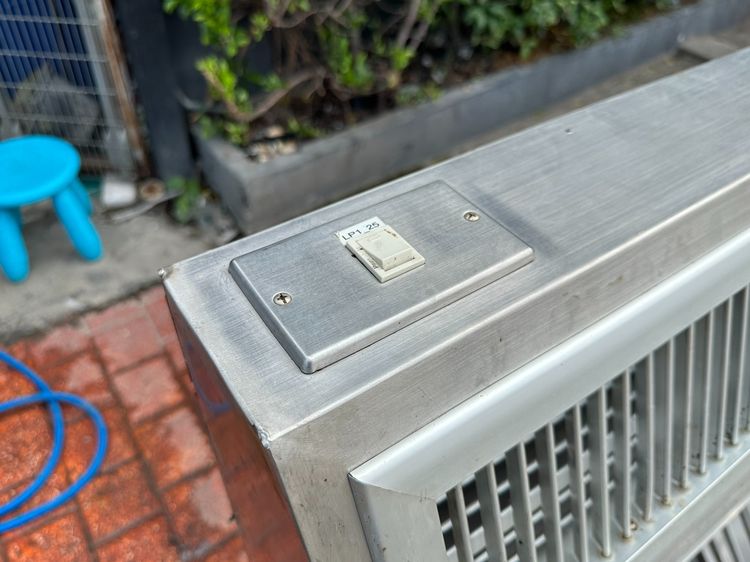 โครงฮูดดูดควันสแตนเลส เกรด 304 ตะแกรงปิด 6 แผ่น ปล่องดูดมี 3 ช่อง ด้านบนติดไฟส่องสว่าง (ขนาดกว้าง 345 CM.) รูปที่ 8