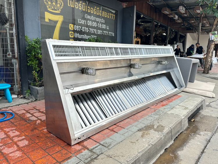 โครงฮูดดูดควันสแตนเลส เกรด 304 ตะแกรงปิด 6 แผ่น ปล่องดูดมี 3 ช่อง ด้านบนติดไฟส่องสว่าง (ขนาดกว้าง 345 CM.) รูปที่ 2