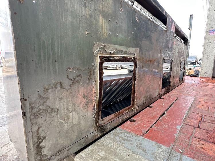 โครงฮูดดูดควันสแตนเลส เกรด 304 ตะแกรงปิด 6 แผ่น ปล่องดูดมี 3 ช่อง ด้านบนติดไฟส่องสว่าง (ขนาดกว้าง 345 CM.) รูปที่ 6