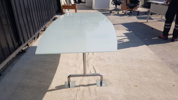 โต๊ะประชุม 6-8 ที่นั่ง ท็อปกระจก ขาเหล็ก รูปที่ 10