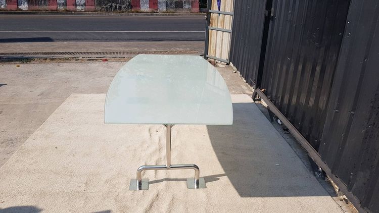 โต๊ะประชุม 6-8 ที่นั่ง ท็อปกระจก ขาเหล็ก รูปที่ 9