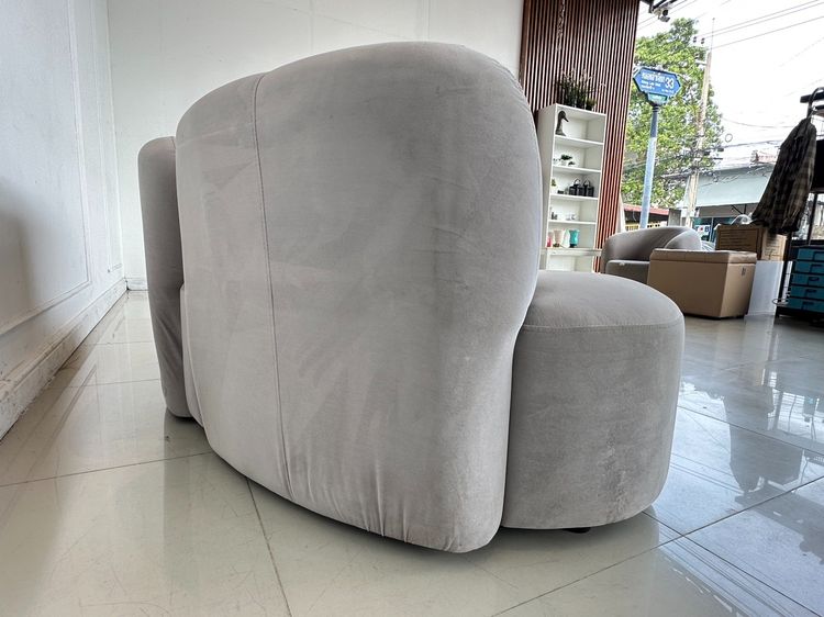 โซฟาโค้ง เบาะกำมะหยี่เทา ไตล์โมเดิร์น โครงไม้ MDF ขาพลาสติกสีดำ  รูปที่ 7