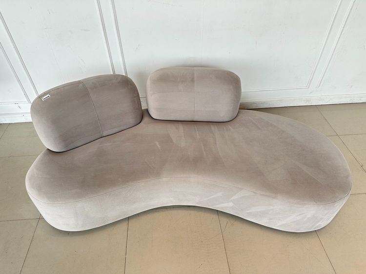 โซฟาโค้ง เบาะกำมะหยี่เทา ไตล์โมเดิร์น โครงไม้ MDF ขาพลาสติกสีดำ  รูปที่ 3