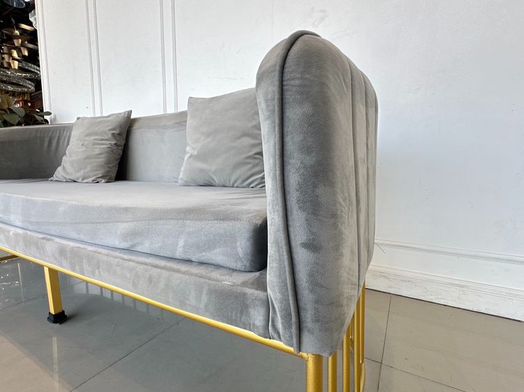 โซฟา 3 ที่นั่ง เบาะผ้าสีเทา โครงเบาะและพิงหลังไม้ MDF ขาเหล็กสีทอง  รูปที่ 10