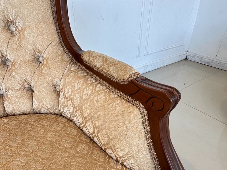 โซฟา สไตล์วินเทจ เบาะผ้าลายดอกไม้สีน้ำตาล พิงหลังดึงดุม รูปที่ 9