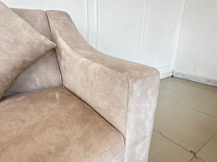 โซฟา 2 ที่นั่ง แบรนด์ INDEX เบาะผ้ากำมะหยี่สีเทา โครงขาไม้สน พร้อมสตูล รูปที่ 9