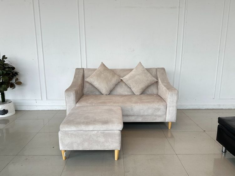 3 ที่นั่ง โซฟา 2 ที่นั่ง แบรนด์ INDEX เบาะผ้ากำมะหยี่สีเทา โครงขาไม้สน พร้อมสตูล