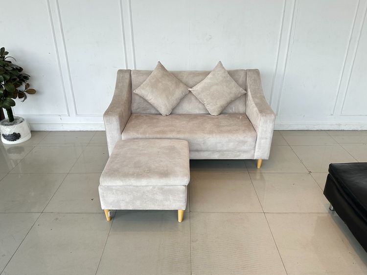 โซฟา 2 ที่นั่ง แบรนด์ INDEX เบาะผ้ากำมะหยี่สีเทา โครงขาไม้สน พร้อมสตูล รูปที่ 2