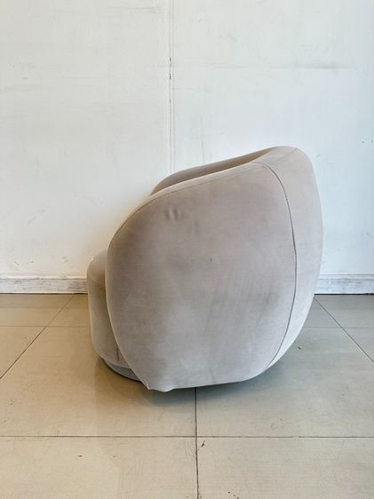 เก้าอี้อาร์มแชร์ สไตล์โมเดิร์น เบาะผ้ากำมะหยี่สีเทา โครงไม้ MDF ขาพลาสติก รูปที่ 4