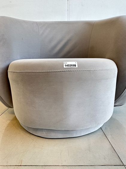 เก้าอี้อาร์มแชร์ สไตล์โมเดิร์น เบาะผ้ากำมะหยี่สีเทา โครงไม้ MDF ขาพลาสติก รูปที่ 9