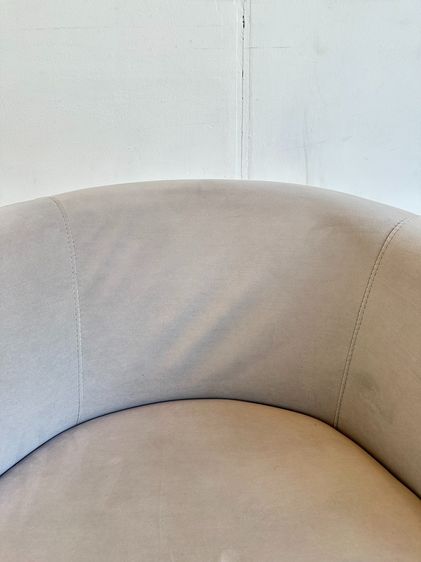 เก้าอี้อาร์มแชร์ สไตล์โมเดิร์น เบาะผ้ากำมะหยี่สีเทา โครงไม้ MDF ขาพลาสติก รูปที่ 6