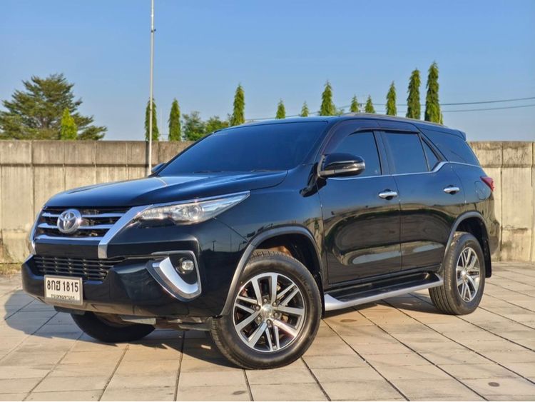 รถ Toyota Fortuner 2.4 V 4WD สี ดำ