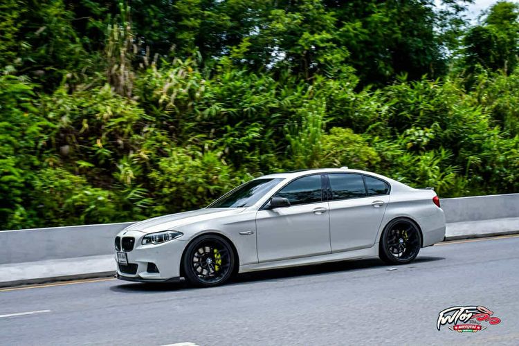 BMW Series 5 2012 525d Sedan ดีเซล ไม่ติดแก๊ส เกียร์อัตโนมัติ ขาว รูปที่ 2