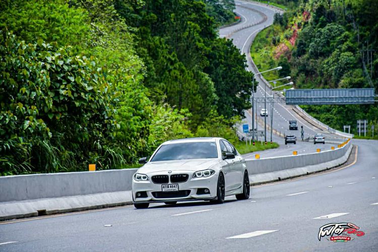 BMW Series 5 2012 525d Sedan ดีเซล ไม่ติดแก๊ส เกียร์อัตโนมัติ ขาว รูปที่ 4