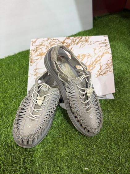 รองเท้ Keen Uneek ชาย สีหินอ่อน คอลพิเศษ  มือสอง