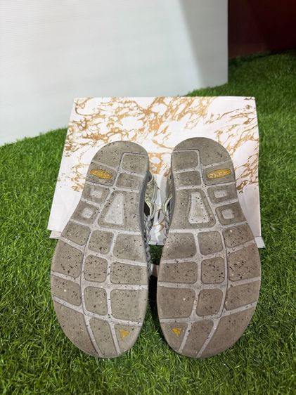 รองเท้ Keen Uneek ชาย สีหินอ่อน คอลพิเศษ  มือสอง รูปที่ 3