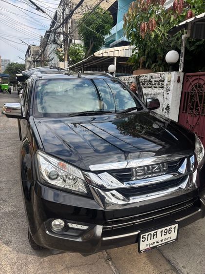 รถ Isuzu MU-X 1.9 สี ดำ