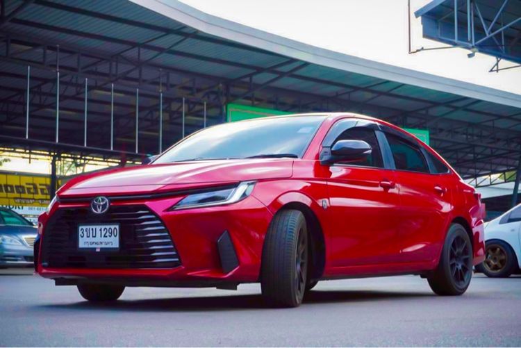 รถ Toyota Yaris ATIV 1.2 Smart สี แดง