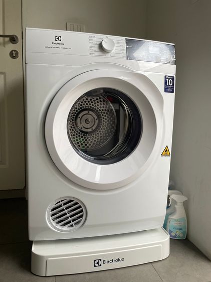 ELECTROLUX UltimateCare 300 เครื่องอบผ้าฝาหน้า 8 kg รุ่น EDV804H3WC + ฐานรอง