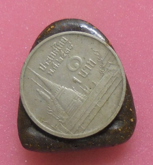 พระปิดตาเนื้อผงคลุกรัก ไม่ทราบที่ รูปที่ 4