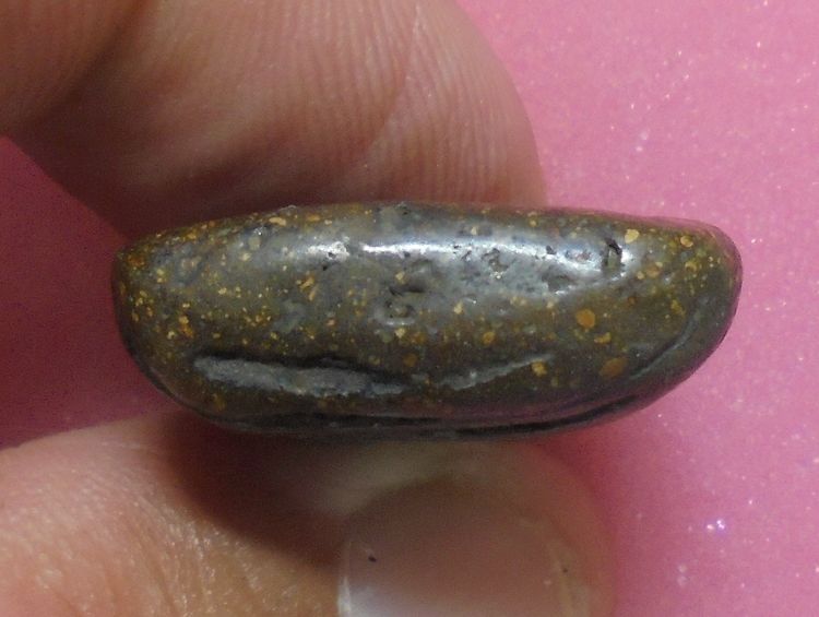 พระปิดตาเนื้อผงคลุกรัก ไม่ทราบที่ รูปที่ 3