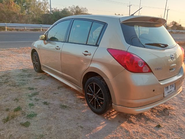 รถ Nissan Tiida 1.6 G สี น้ำตาล