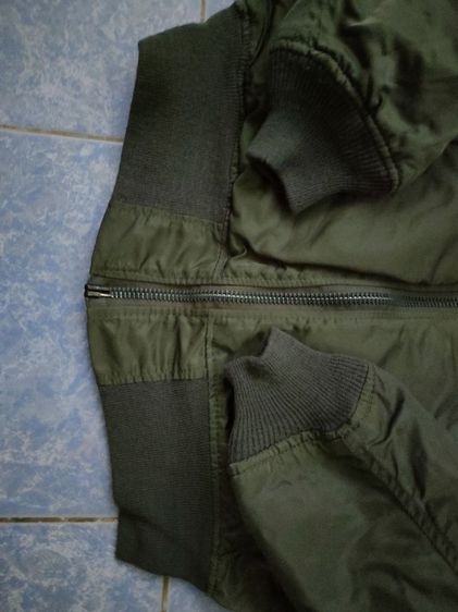 ขายเสื้อเจคเกตไฟท์ไซร์mสีเขียวสภาพใหม่ไม่มีตำหนิ รูปที่ 2