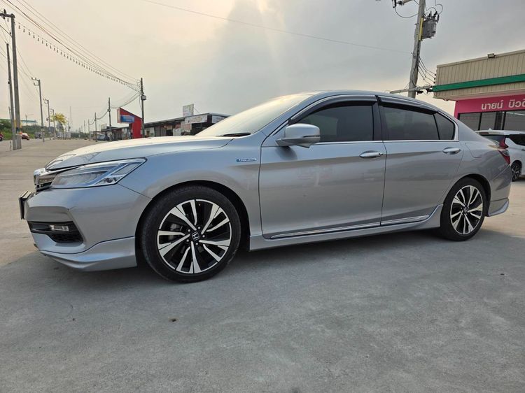 รถ Honda Accord 2.0 Hybrid Tech สี บรอนซ์เงิน