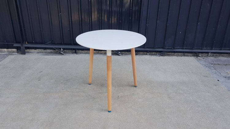โต๊ะเขียนหนังสือ โต๊ะกลม ขาไม้ สีขาว