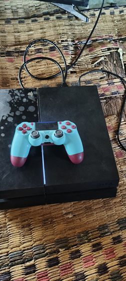 ขายครับps4 fatฝาบนแตก บางทีมีเสียงร้อง มีตำหนิตามภาพ ค่าส่ง100