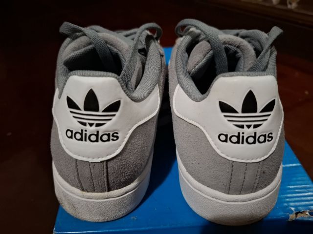 รองเท้า Adidas แท้