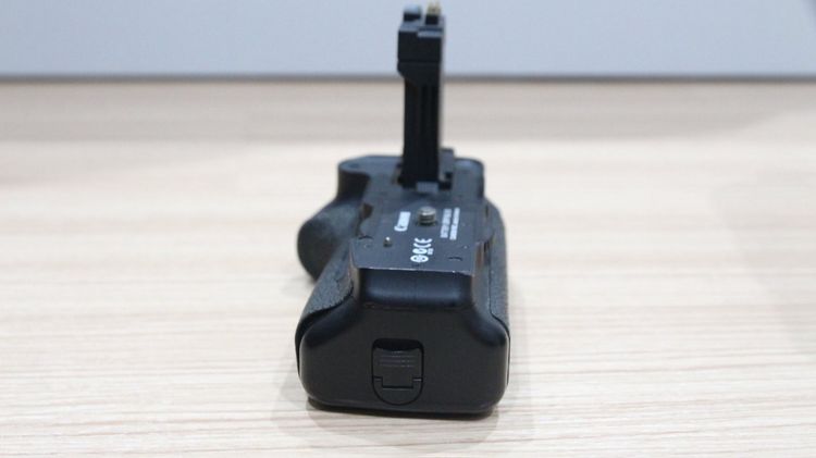 กริปแท้ Canon BG-E8 รูปที่ 7