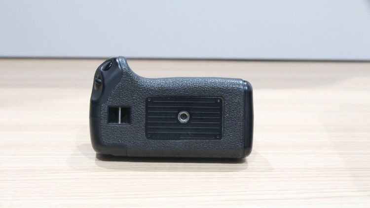 กริปแท้ Canon BG-E8 รูปที่ 8