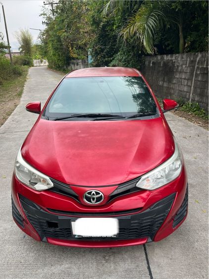 รถ Toyota Yaris 1.2 E สี แดง