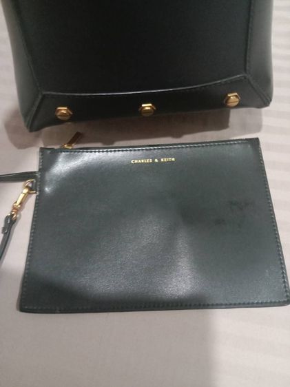 กระเป๋าสะพายสีดำ  Charles Keith รูปที่ 3