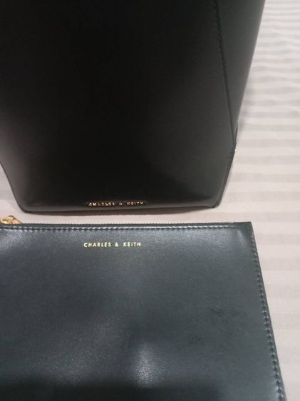 กระเป๋าสะพายสีดำ  Charles Keith รูปที่ 2