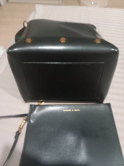 กระเป๋าสะพายสีดำ  Charles Keith รูปที่ 4