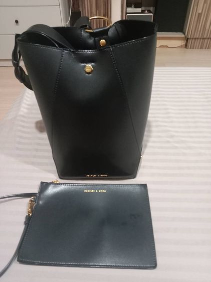 อื่นๆ หนัง PU หญิง กระเป๋าสะพายสีดำ  Charles Keith