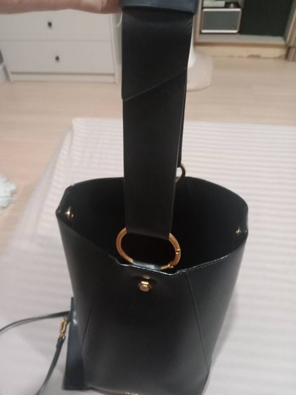 กระเป๋าสะพายสีดำ  Charles Keith รูปที่ 6