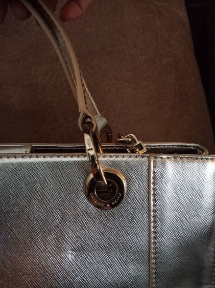 กระเป๋าสีทอง Charles Keith รูปที่ 10