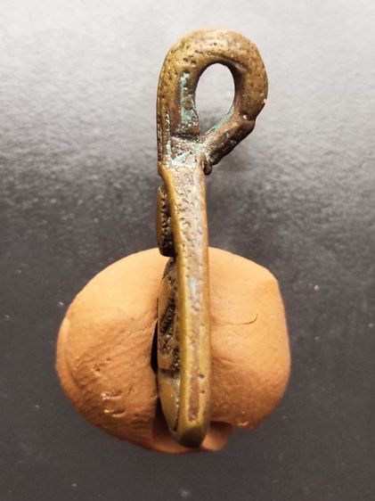 เหรียญหล่อหลวงพ่อเงิน วัดบางคลาน พิมพ์จอบเล็ก จังหวัดพิจิตร รูปที่ 3