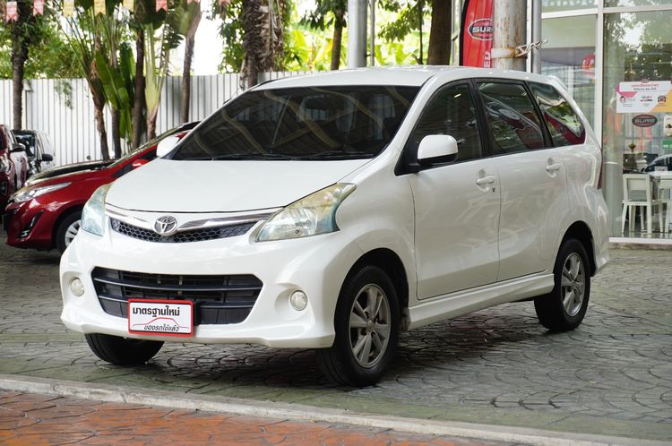 รถ Toyota Avanza 1.5 S สี ขาว