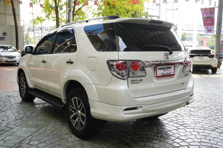 Toyota Fortuner 2012 3.0 V Utility-car ดีเซล ไม่ติดแก๊ส เกียร์อัตโนมัติ ขาว รูปที่ 4