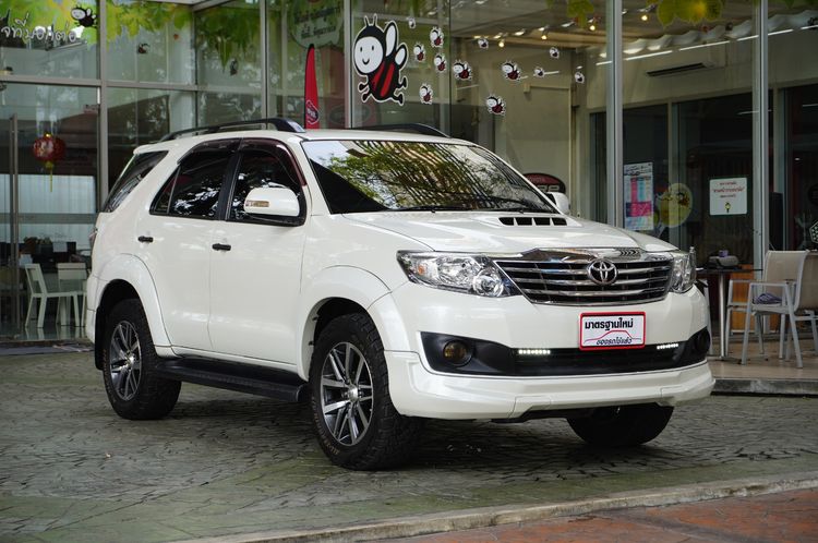 Toyota Fortuner 2012 3.0 V Utility-car ดีเซล ไม่ติดแก๊ส เกียร์อัตโนมัติ ขาว รูปที่ 2