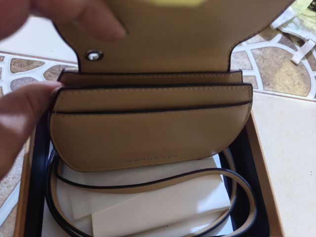 กระเป๋าสตางค์ ชาลส์แอนด์คิส