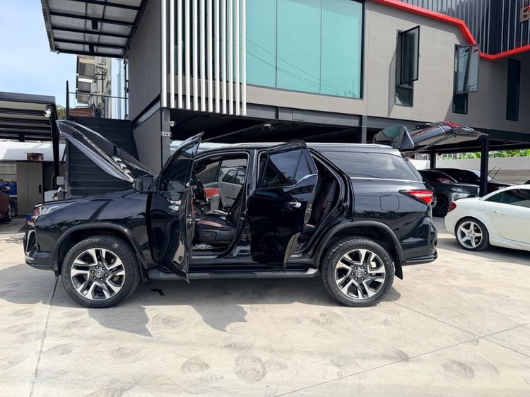 Toyota Fortuner 2022 2.4 LEGENDER 2WD AT Utility-car ดีเซล ไม่ติดแก๊ส เกียร์อัตโนมัติ ดำ รูปที่ 2