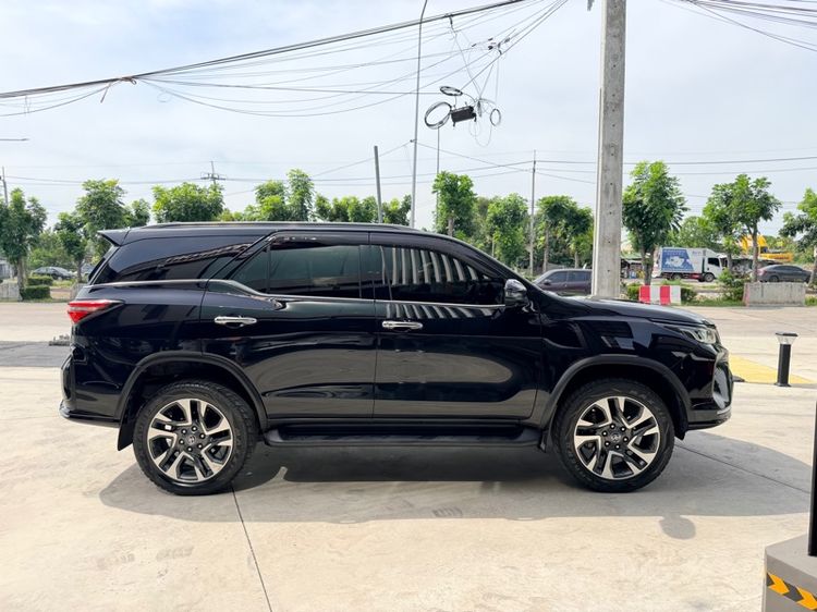 รถ Toyota Fortuner 2.4 LEGENDER 2WD AT สี ดำ